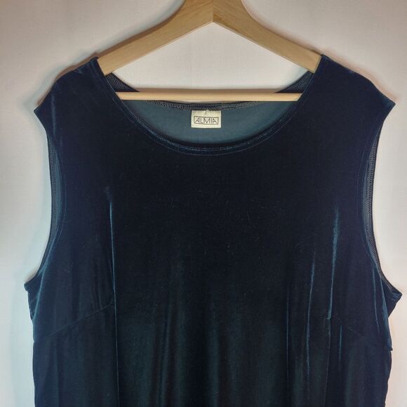 Dark Green Almia Velvet Sleeveless Top - Picture 2 of 10